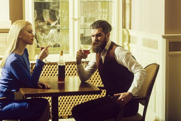 Lot de 4 verres à martini de 297,7 g soufflés à la bouche en cristal transparent pour verres à martini, ensemble de 4 verres à cocktail hauts à martini