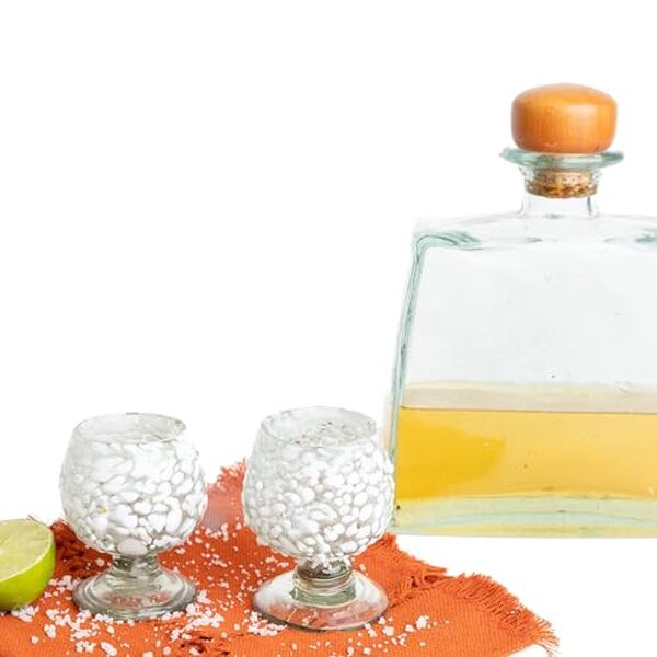 Découvrez l'élégance artisanale des verres à shot MEXTEQUIL en lot de 120, soufflés à la main pour sublimer vos dégustations de tequila et cocktails.