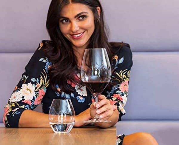 Découvrez notre analyse du set de 4 verres à vin rouge Riedel Wine Friendly 002 : qualité, design et expérience de dégustation inégalée pour les amateurs de vin rouge