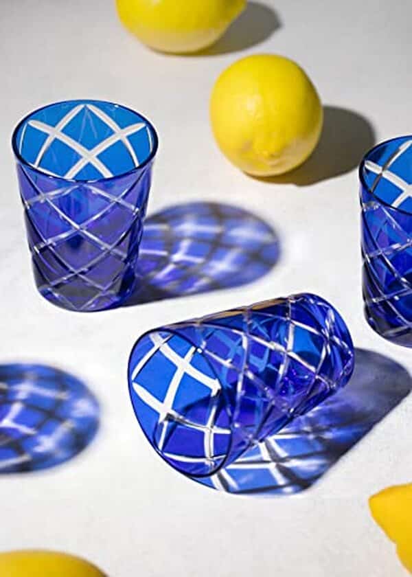 Découvrez notre avis détaillé sur les verres en cristal bleu Edzard Dio : élégance, qualité et raffinement pour vos moments spéciaux