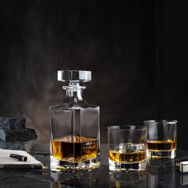 Découvrez notre avis complet sur la carafe à décanter carrée avec verres : design élégant, praticité et conseils d'utilisation pour une dégustation optimale de vos vins préférés.