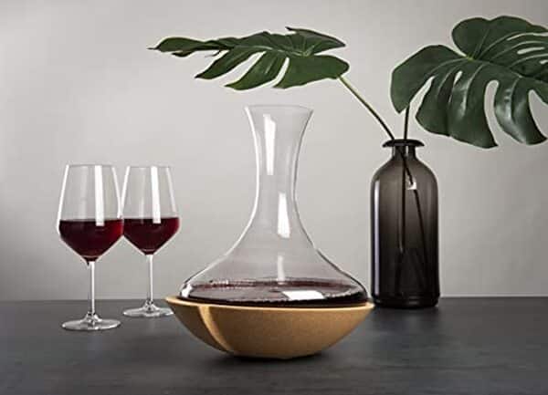Découvrez notre test détaillé du décanteur Vacu Vin Swirling en cristal. Évaluez ses performances et son style unique pour sublimer votre dégustation de vin.