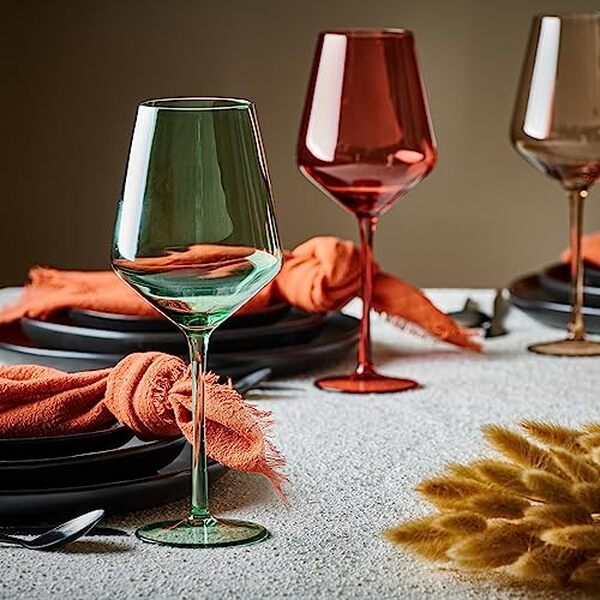 Découvrez notre avis détaillé sur les verres à vin colorés en cristal de luxe : caractéristiques, qualité et meilleurs modèles pour sublimer vos dégustations. 