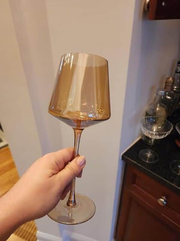 Découvrez nos verres à vin ambrés en cristal soufflé à la main : qualité premium, élégance et durabilité pour sublimer vos dégustations.