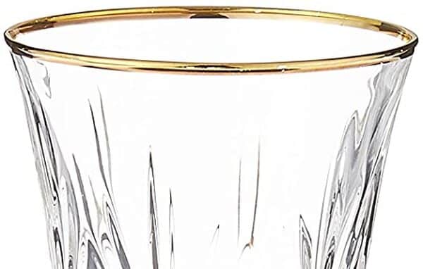 Découvrez les verres à vin Lorren Home Siena, un lot de 4 verres dorés d'une élégance remarquable. Qualité premium et design raffiné pour vos repas en famille ou entre amis.