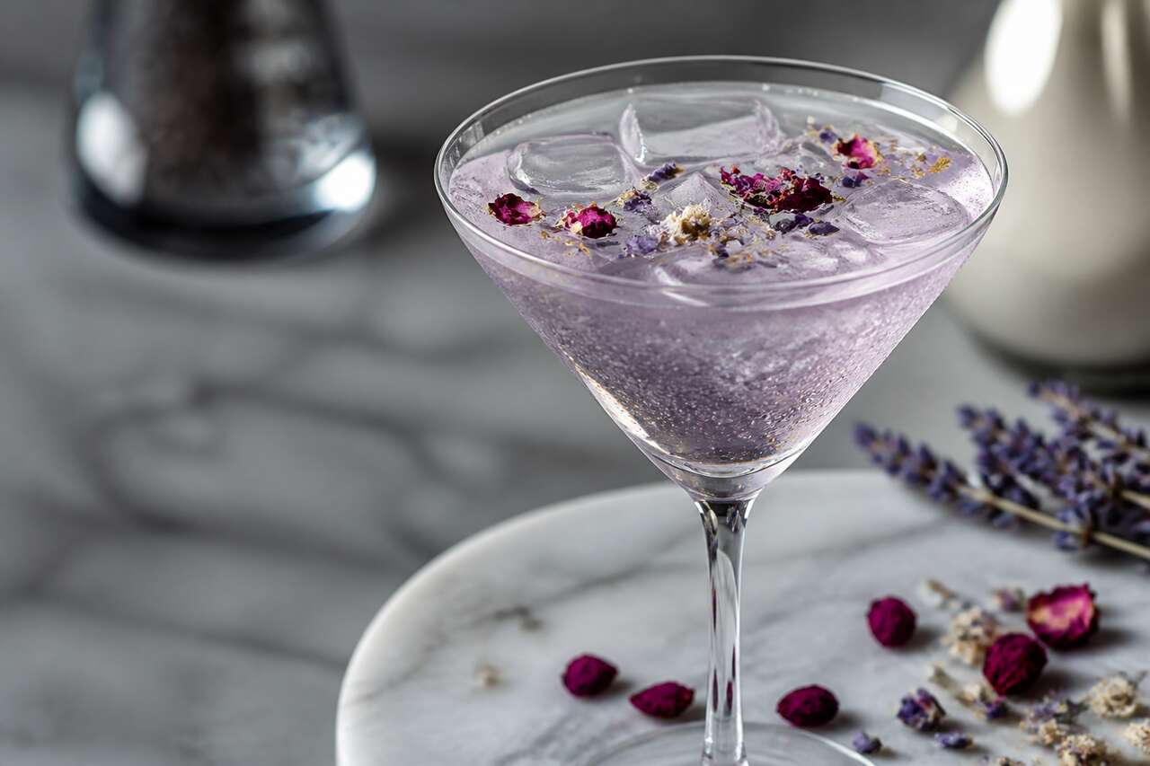 Recette du floral martini : le cocktail fleuri et élégant