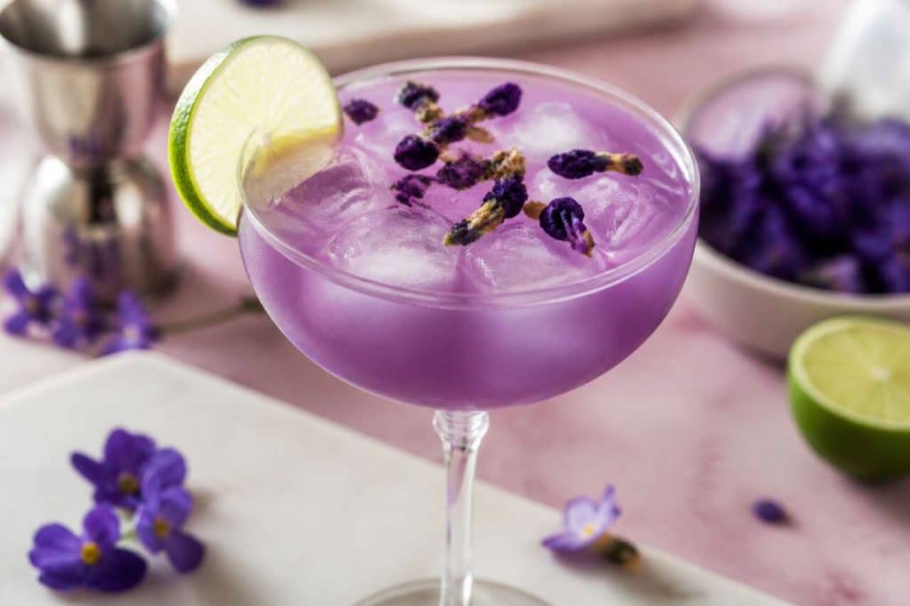 Recette du Daiquiri Violet : le cocktail floral et rafraîchissant