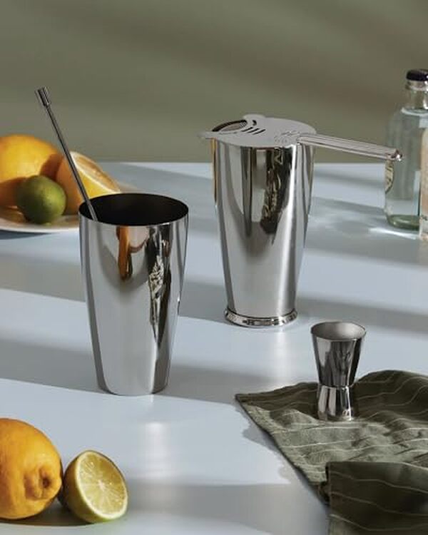 Découvrez notre test complet du kit Lunar Eclipse 5050SET d'Alessi : design épuré, qualité inoxydable et accessoires professionnels pour préparer vos cocktails comme un barman.